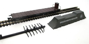 Spur N Minitrix 13264 Flachwagen mit Plane Krauss Maffei SSw 07 (5968K)