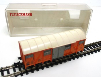 Spur N Fleischmann 8331 gedeckter Güterwagen Chiquita Bananen DB (5964k)