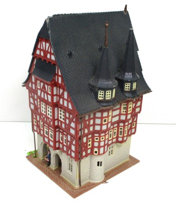 Spur H0 Faller 936 Kleinstadt-Fachwerkhaus Fertigmodell 