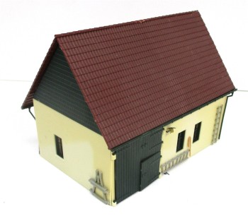 Spur H0 Faller Dreiseit-Hof 5-tlg, Bauernhaus, Tor, Mauern, Scheune Fertigmodell 