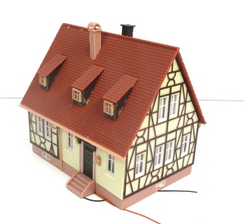 Spur H0 Faller Wohnhaus Fachwerkhaus Fertigmodell 