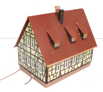 Spur H0 Faller Wohnhaus Fachwerkhaus Fertigmodell 
