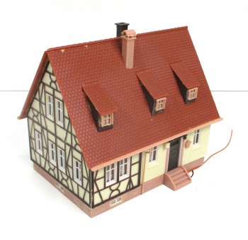 Spur H0 Faller Wohnhaus Fachwerkhaus Fertigmodell 
