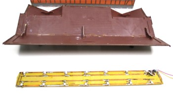 Spur H0 Lokschupp mit Servo-Torantrieb BASTLER Fertigmodell 