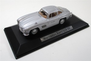 Modellauto 1:43 Atlas Merdedes-Benz 300 SL OVP (756g)