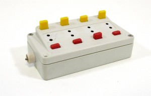 Märklin H0 7274 Stellpult  weiß rot/gelb für 4 Stromkreise ohne OVP (Z31) 